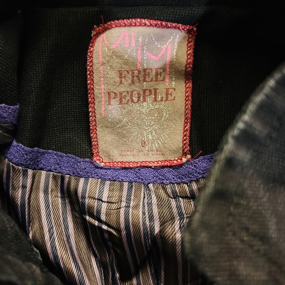 PRICED to GO- FREE PEOPLE Military-Style one button missing/ still stylish - Picture 6 of 13